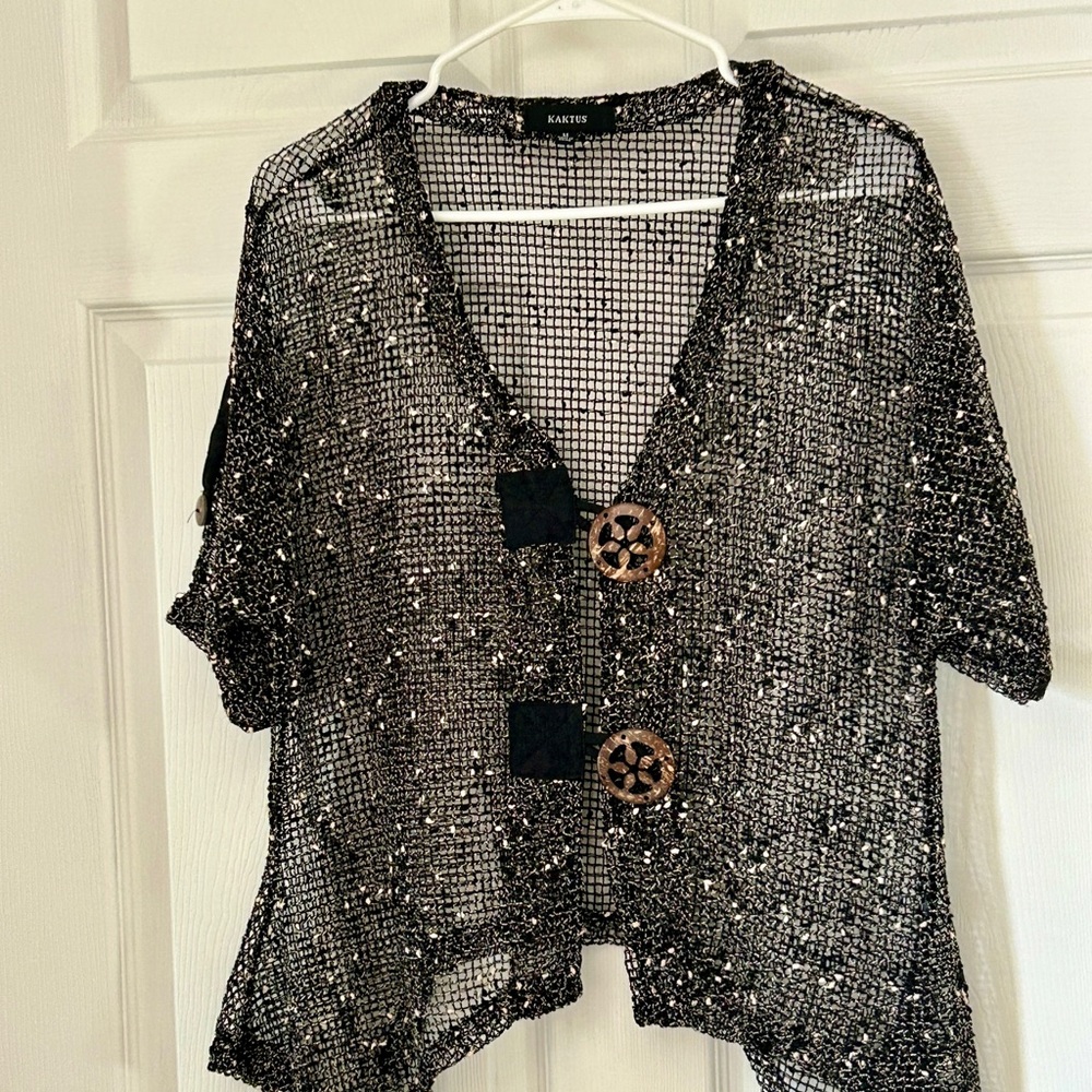 KAKTUS Womens Open Weave Boho Two Button Top